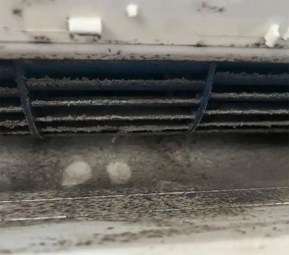 通辽市空调吹的风有股烧焦味是怎么回事